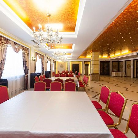 O Azamat Hotel Astana Bagian luar foto