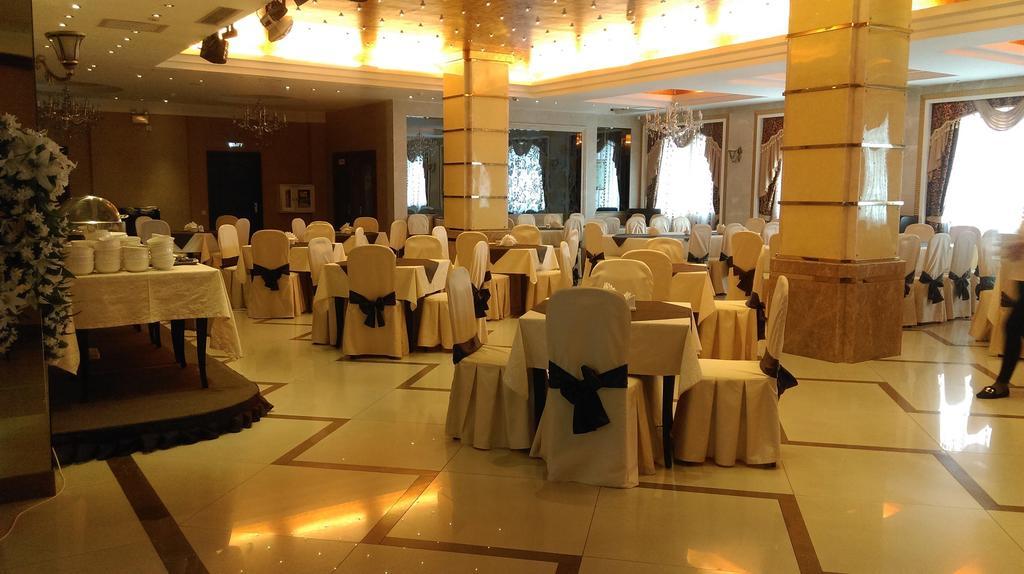 O Azamat Hotel Astana Bagian luar foto