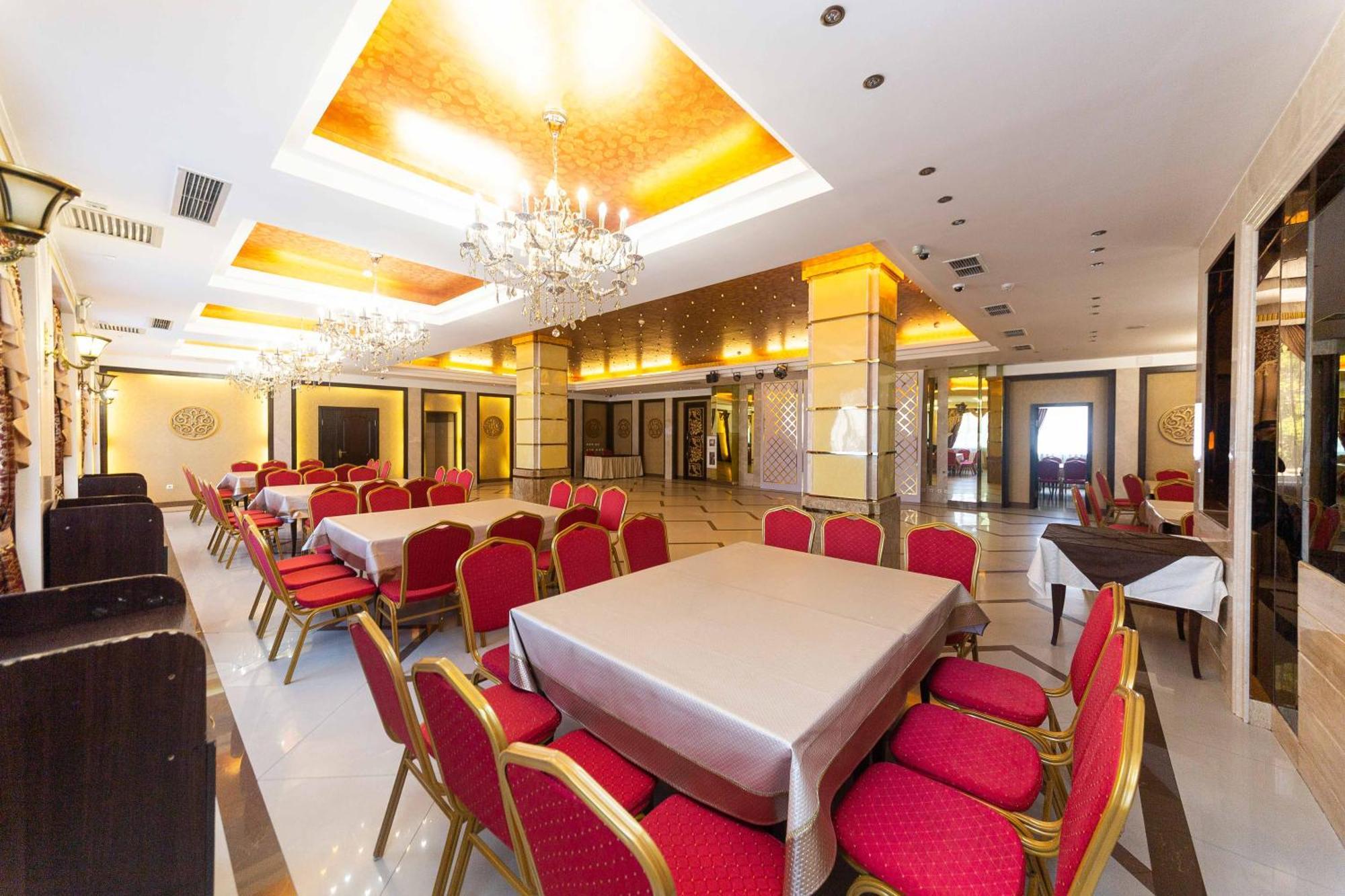 O Azamat Hotel Astana Bagian luar foto