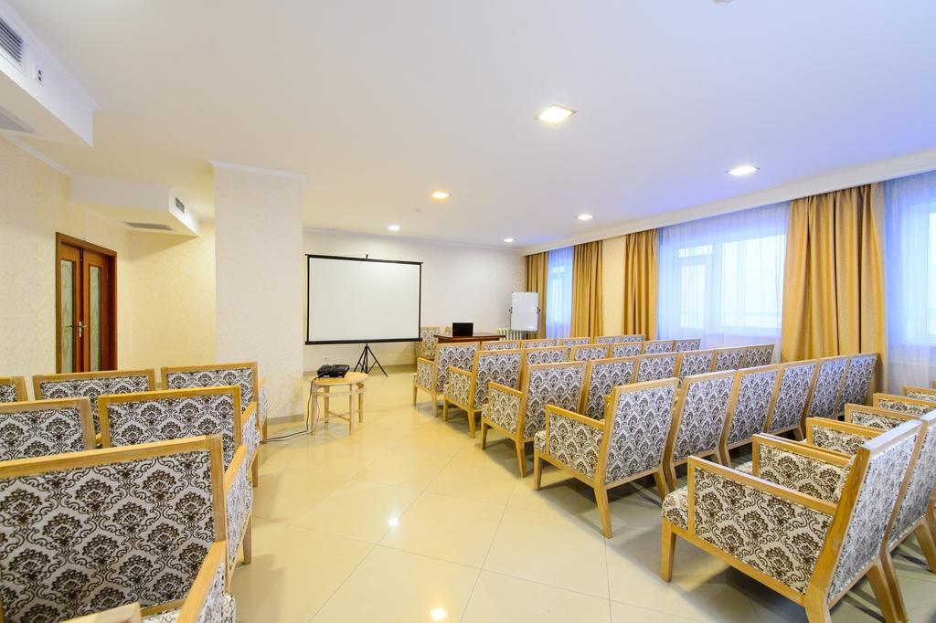 O Azamat Hotel Astana Bagian luar foto