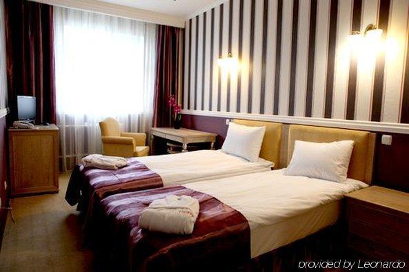 O Azamat Hotel Astana Ruang foto