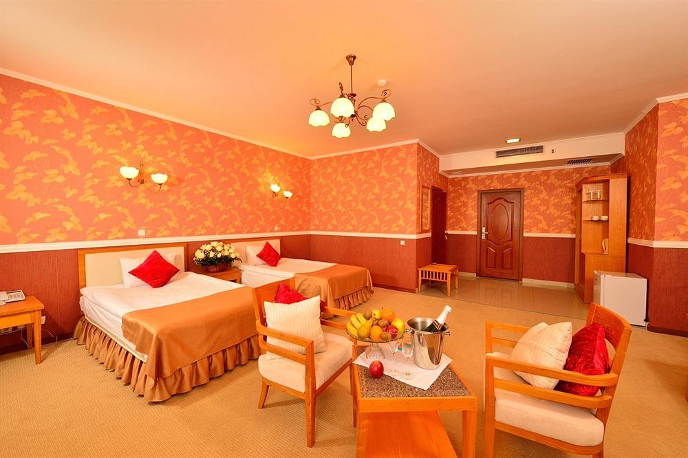 O Azamat Hotel Astana Bagian luar foto