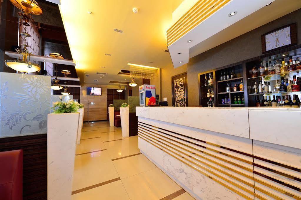 O Azamat Hotel Astana Bagian luar foto